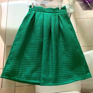 NWOT MIDI SKIRT IN EMERALD GREEN